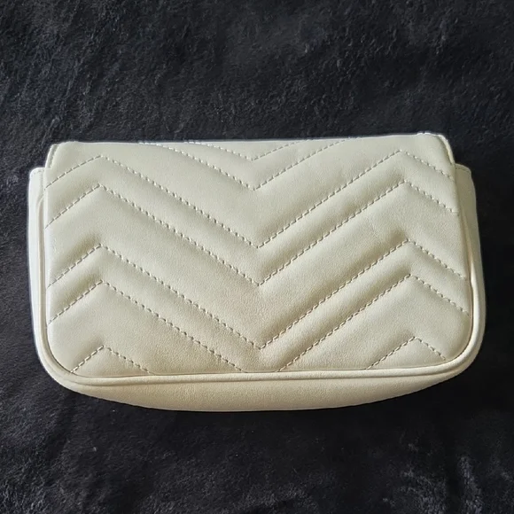 Gucci GG Marmont Flap Matelassé Quilted Marmont Super Mini Bag - Picture 4 of 8